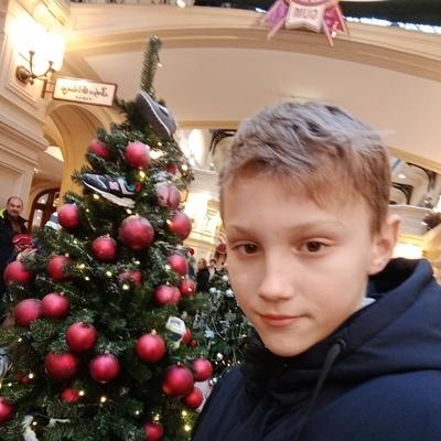 Максим Глухов