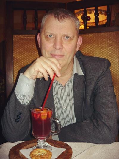 Виктор Петров